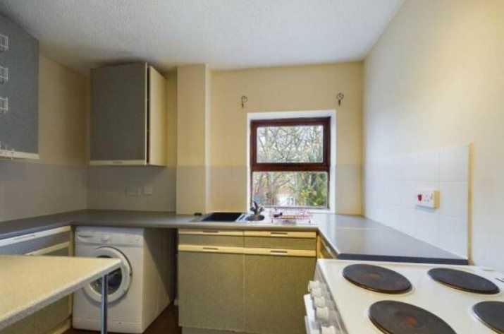 Property photo 3 of 8 Kitchen
