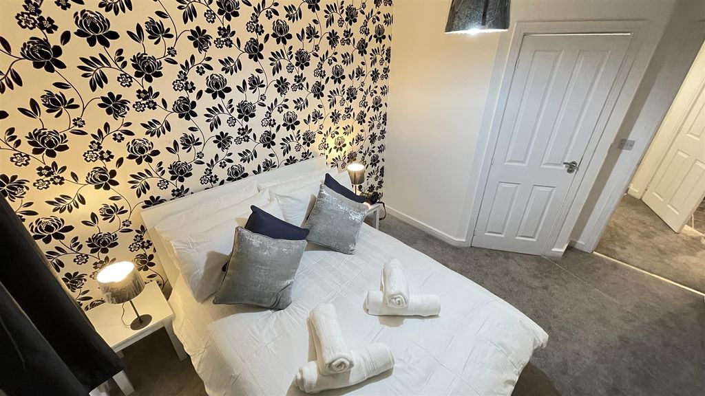 Property photo 2 of 9 Master Bedroom 3.Jpg