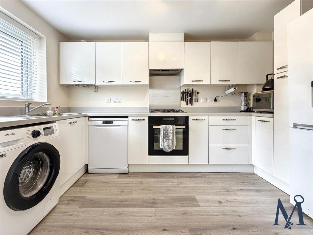 Property photo 2 of 19 Kitchen