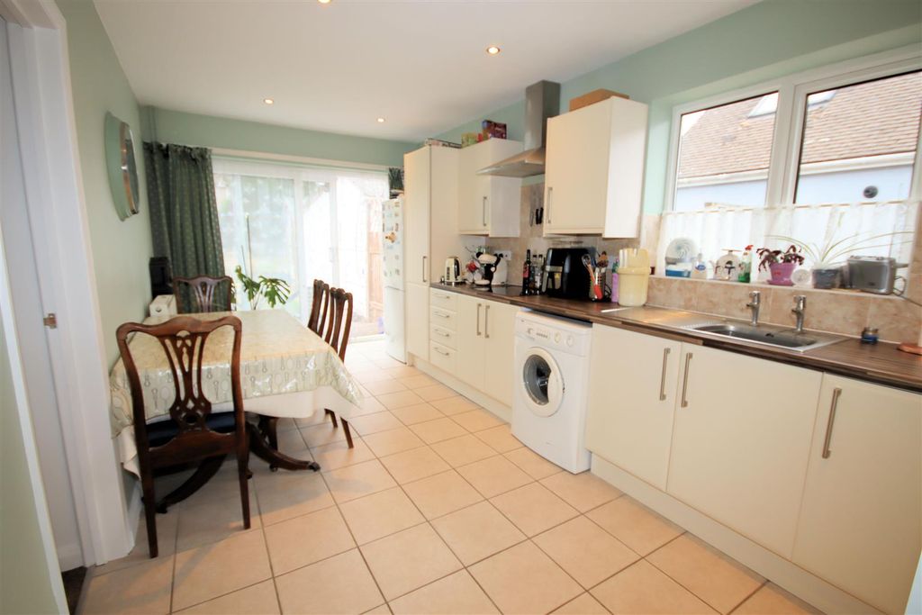 Property photo 2 of 18 Kitchen/Breakfast Room
