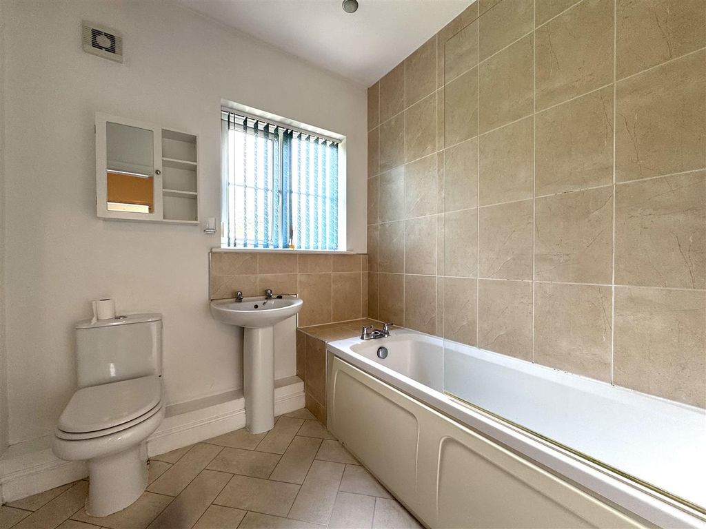 Property photo 3 of 16 Bathroom