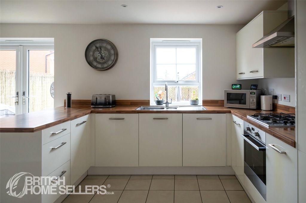 Property photo 3 of 17 Picture No. 15