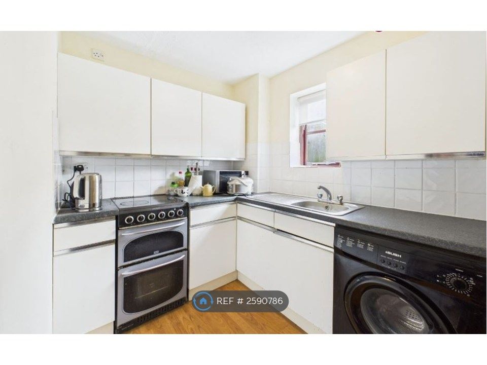 Property photo 3 of 7 Kitchen