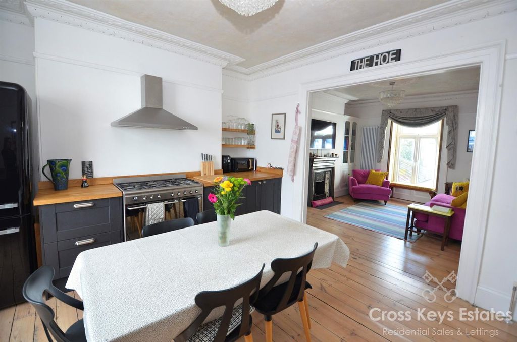 Property photo 3 of 49 Kitchen