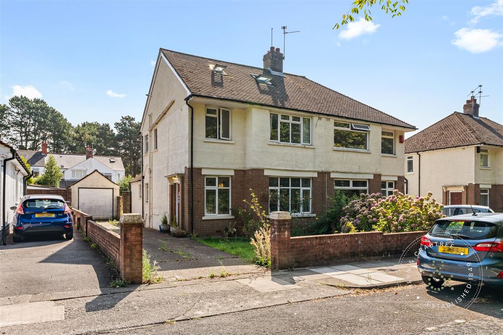 Property photo 1 of 35 King George V Dr E (17).Jpg
