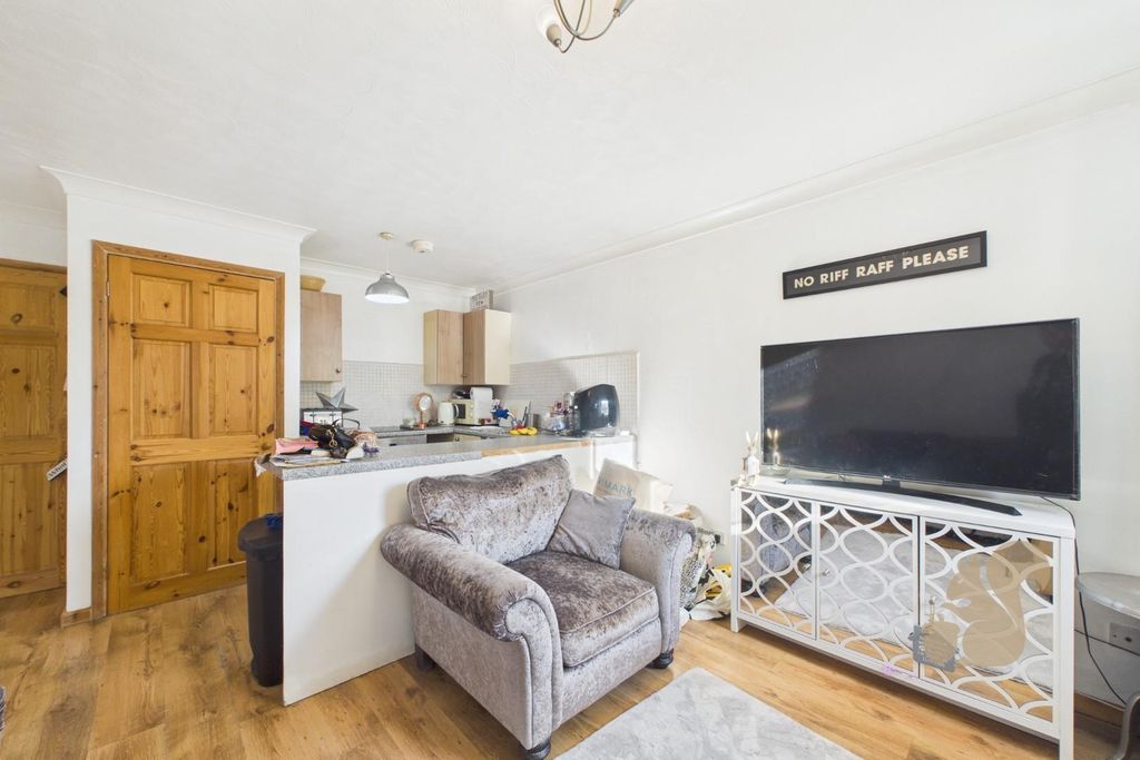 Property photo 3 of 12 Cam01659G0-Pr0646-Still008.Jpg