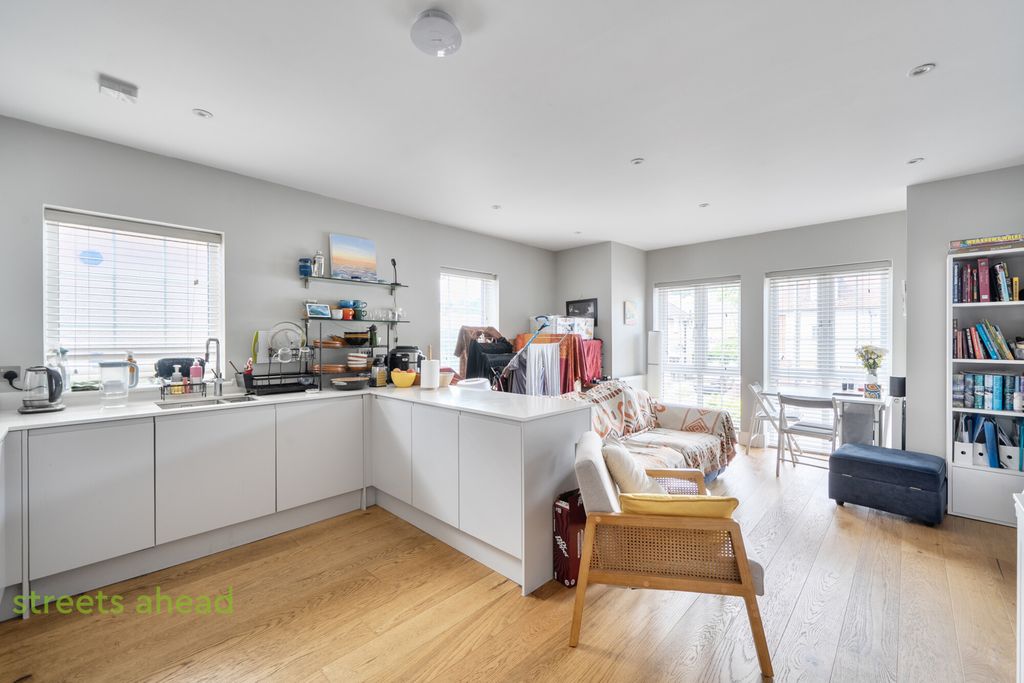 Property photo 2 of 12 A00Eebac-5723-4B3...