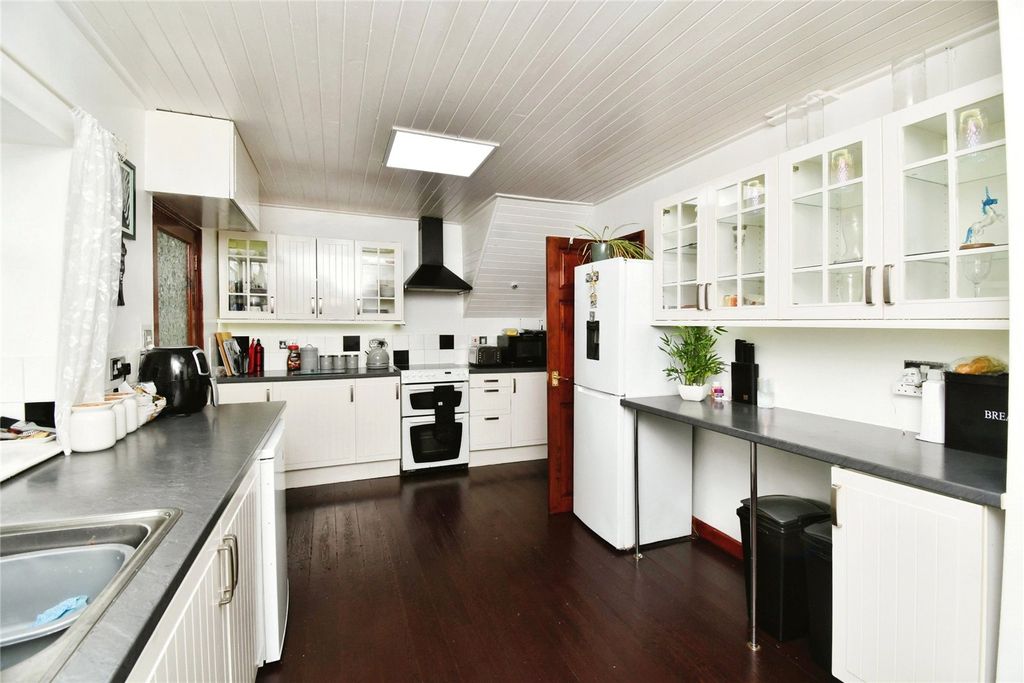Property photo 3 of 27 Picture No. 21