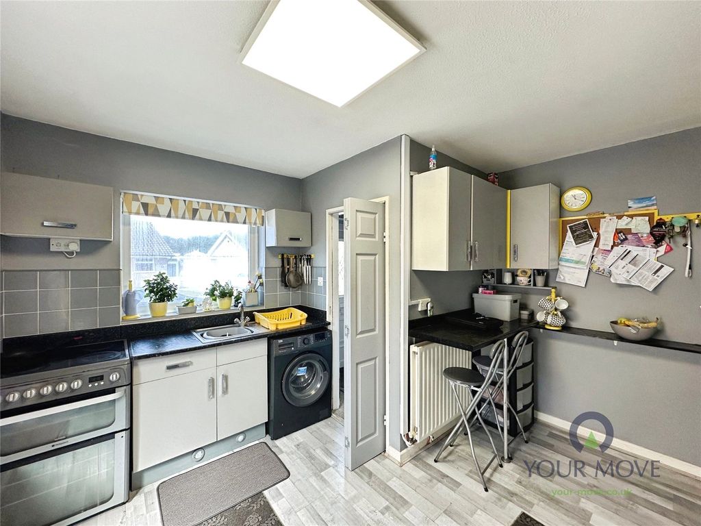 Property photo 3 of 14 Kitchen