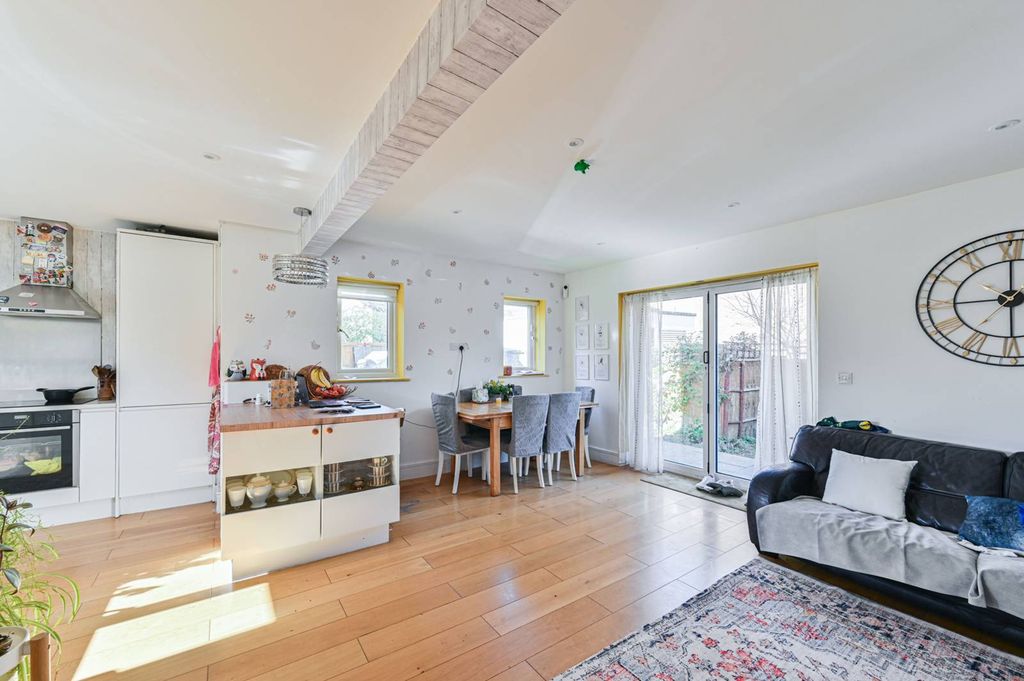 Property photo 2 of 19