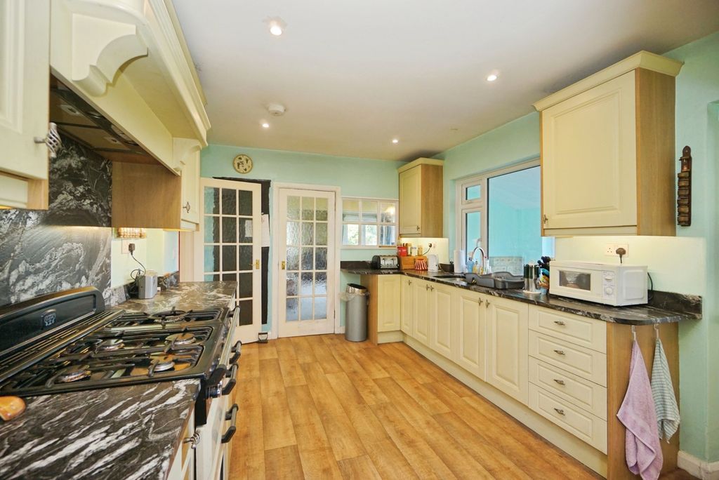 Property photo 2 of 16 Photo