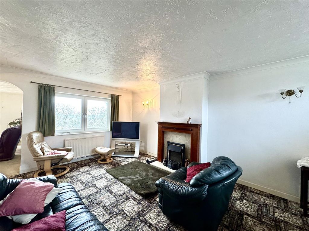 Property photo 2 of 24 Lounge/Dining Room