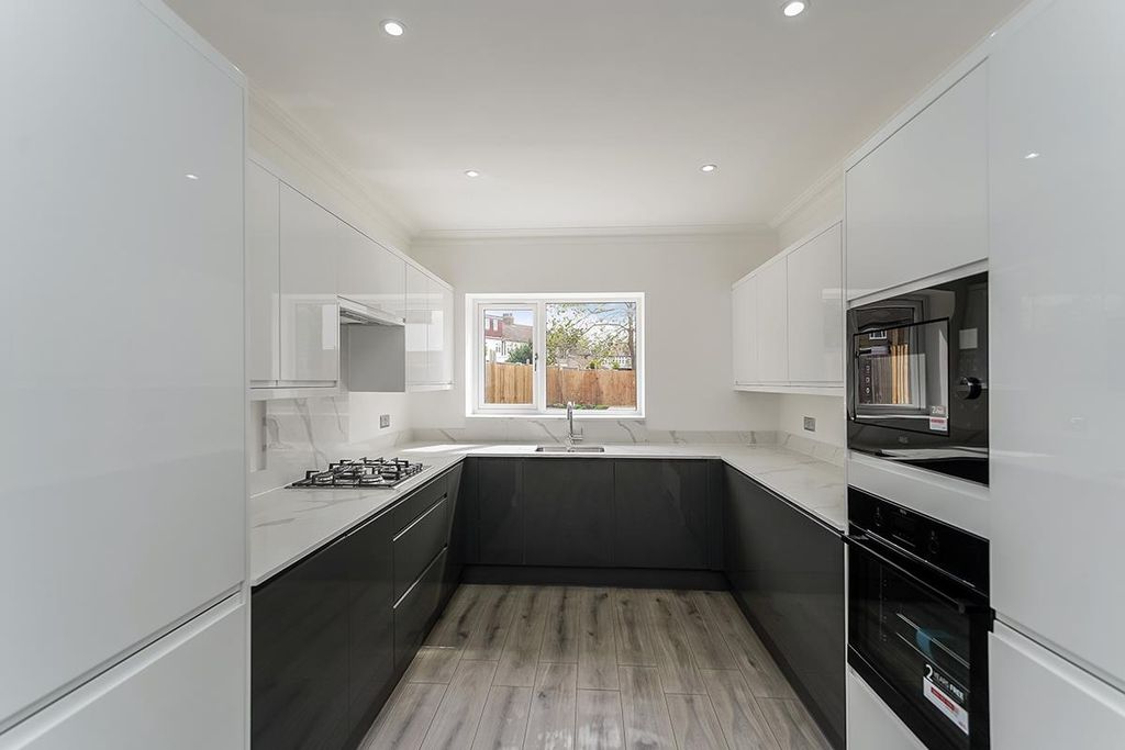 Property photo 3 of 26 Dsc02000.Jpg