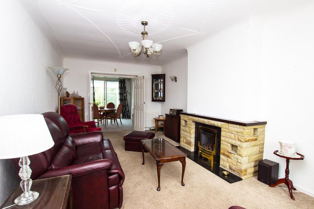 Property photo 2 of 15 Langdale Road (11).Jpg
