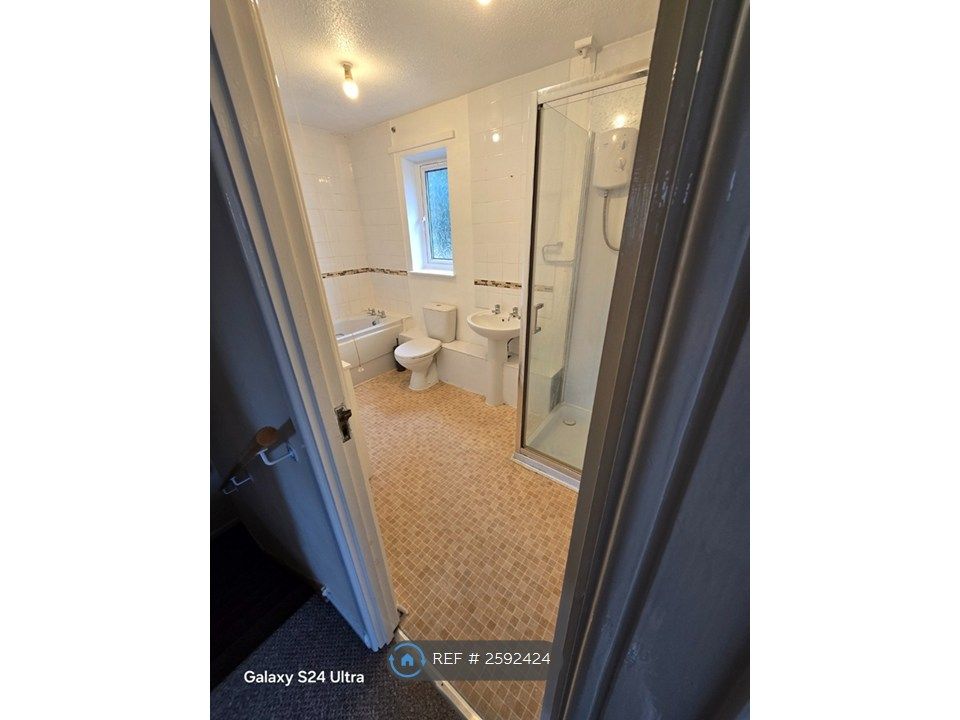 Property photo 3 of 16 Bathroom