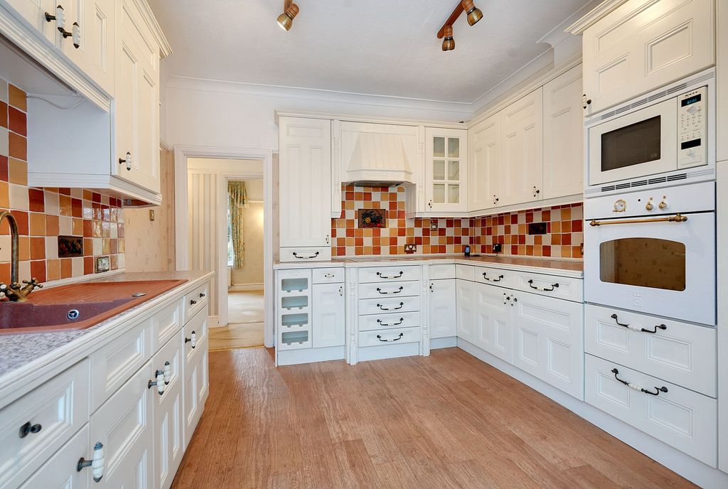 Property photo 2 of 27 Kitchen