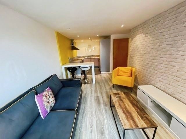 Property photo 3 of 8 Pbox-Img.Jpg