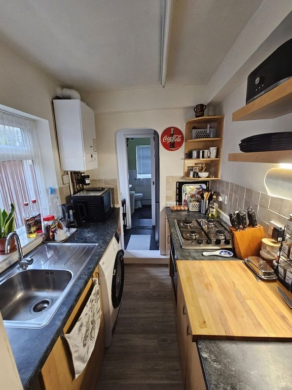 Property photo 3 of 9 Kitchen 