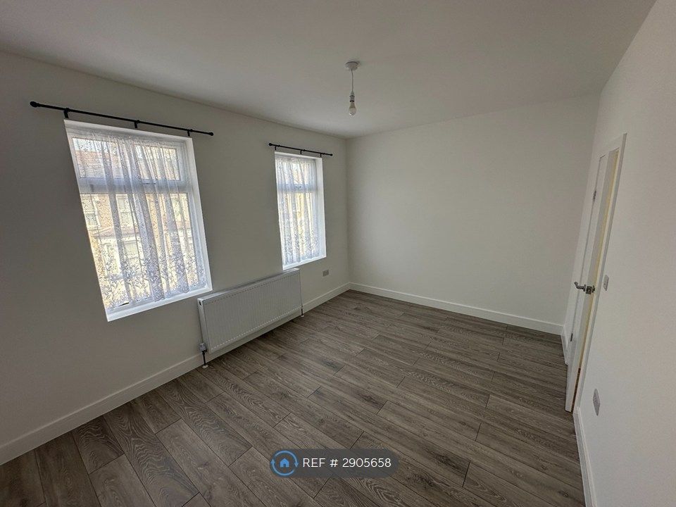 Property photo 3 of 15 Master Bedroom