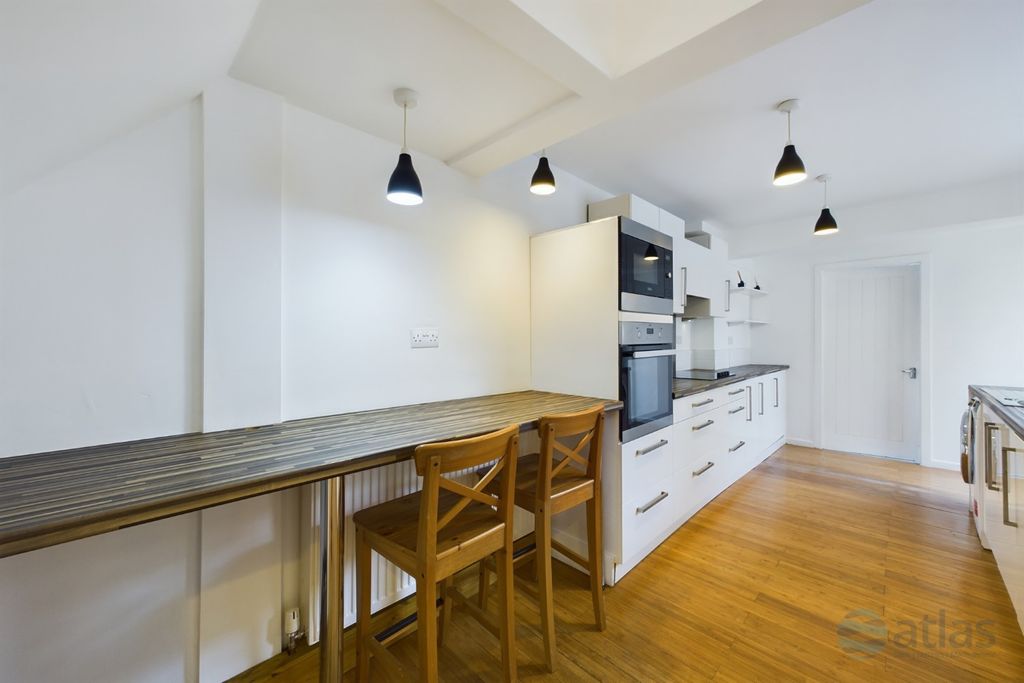 Property photo 3 of 20 Kitchen