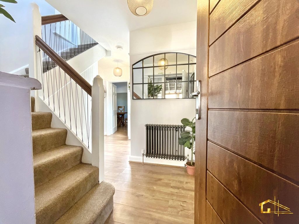 Property photo 2 of 24