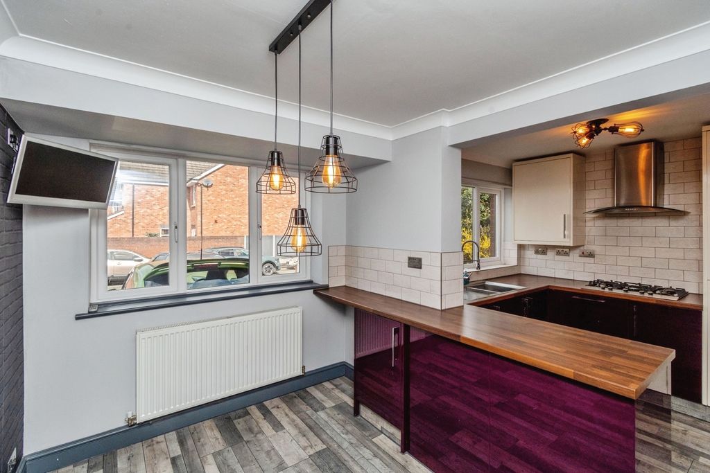 Property photo 3 of 40 Pbox-Img.Jpg