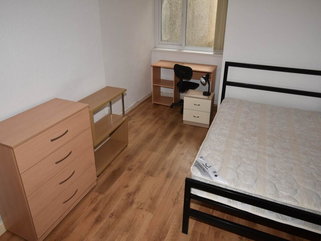 Property photo 3 of 12 Bedroom 2 (2)