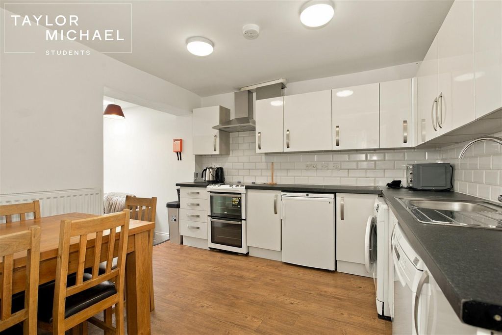 Property photo 1 of 24 Kitchen/Dining Area
