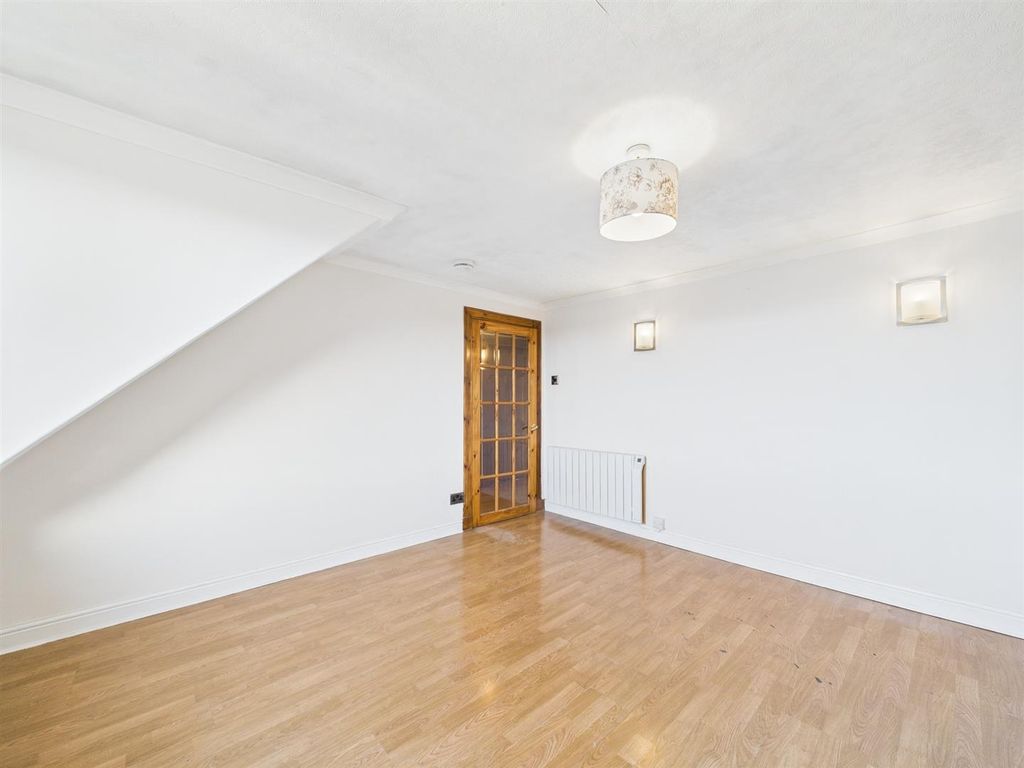 Property photo 2 of 16 Cam01486G0-Pr0913-Still012.Jpg