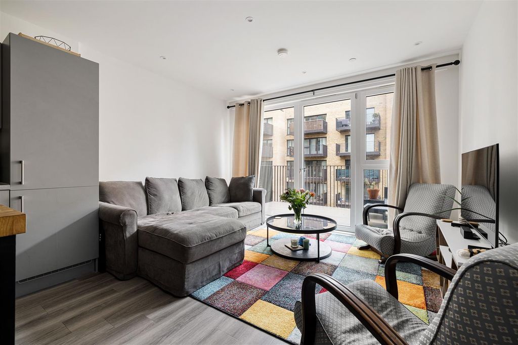 Property photo 2 of 17 Gadwall House, E17