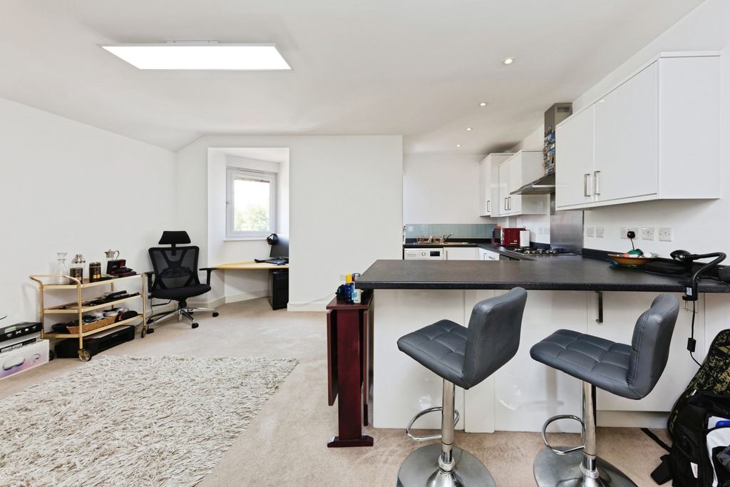 Property photo 2 of 16 Pbox-Img.Jpg