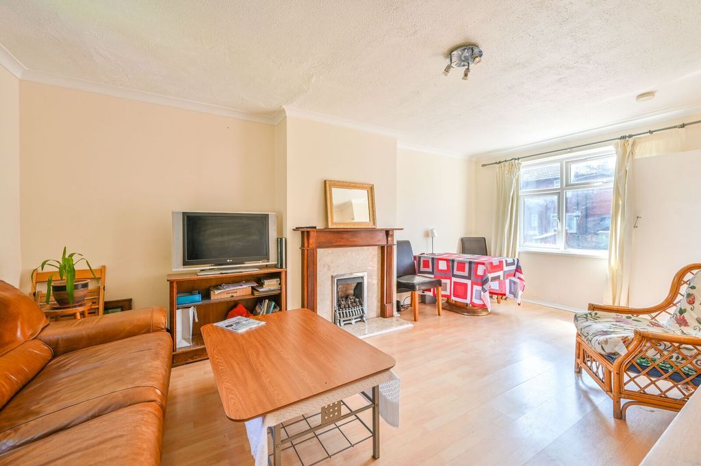 Property photo 2 of 11