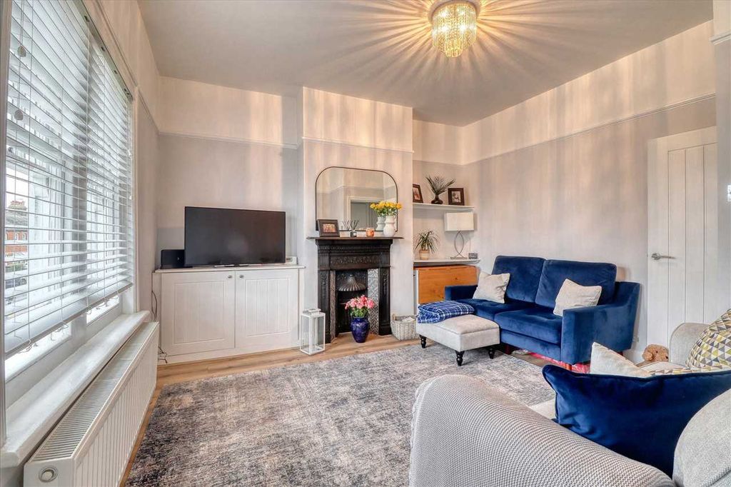 Property photo 3 of 10 Lounge