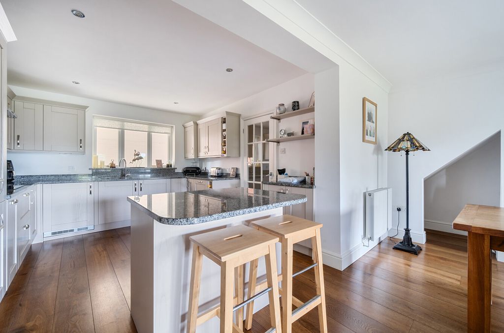 Property photo 3 of 18 1300633-8-68370d5...