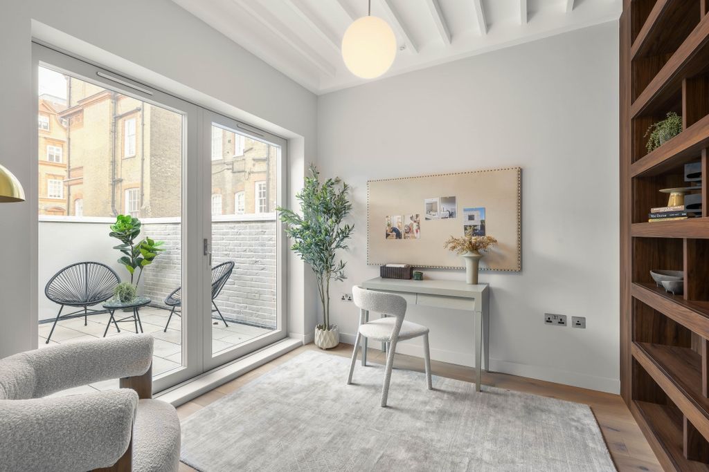 Property photo 2 of 13 Dilke Street