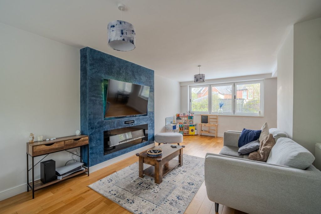 Property photo 1 of 27