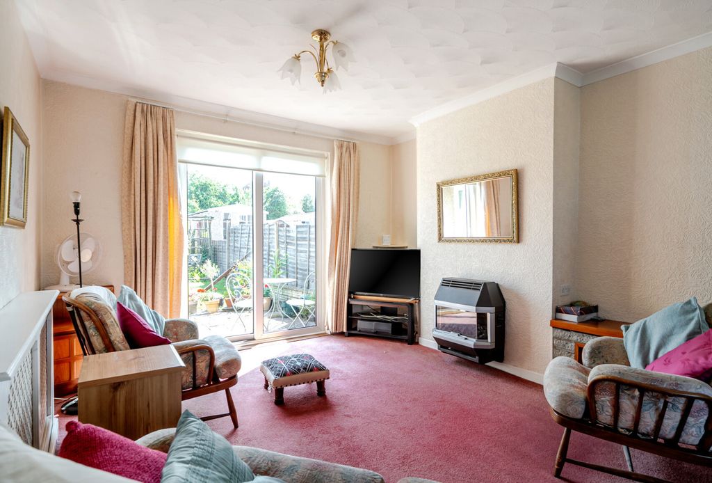 Property photo 2 of 20 1339747-10-689F2F...