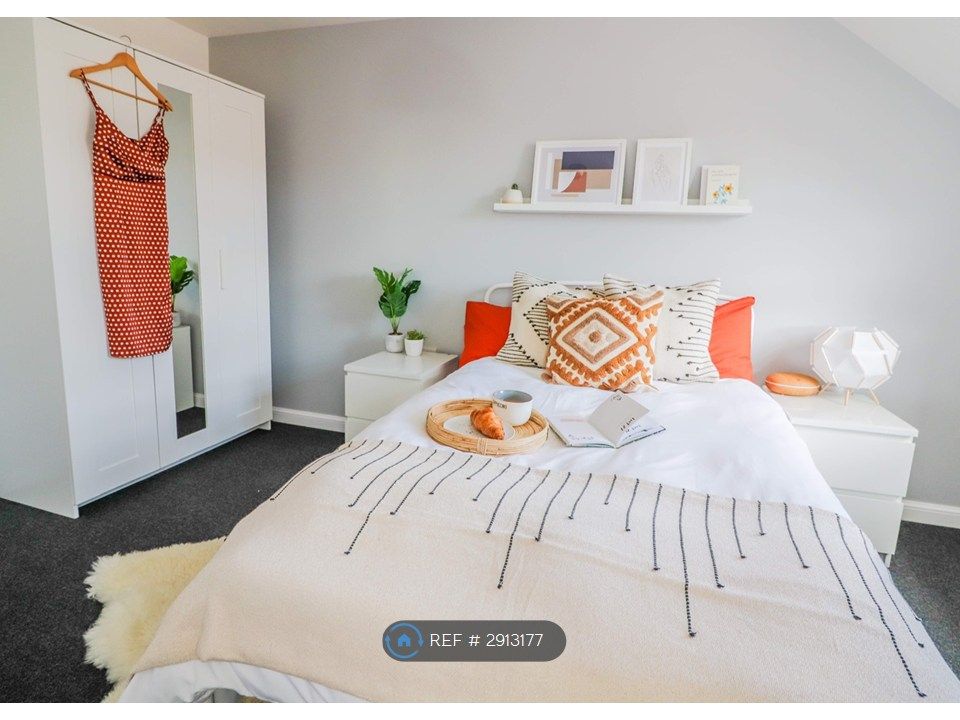 Property photo 3 of 11 A Gorgeous Large Room