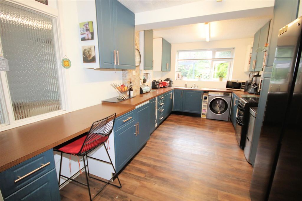 Property photo 3 of 23 Kitchen/Breakfast Room