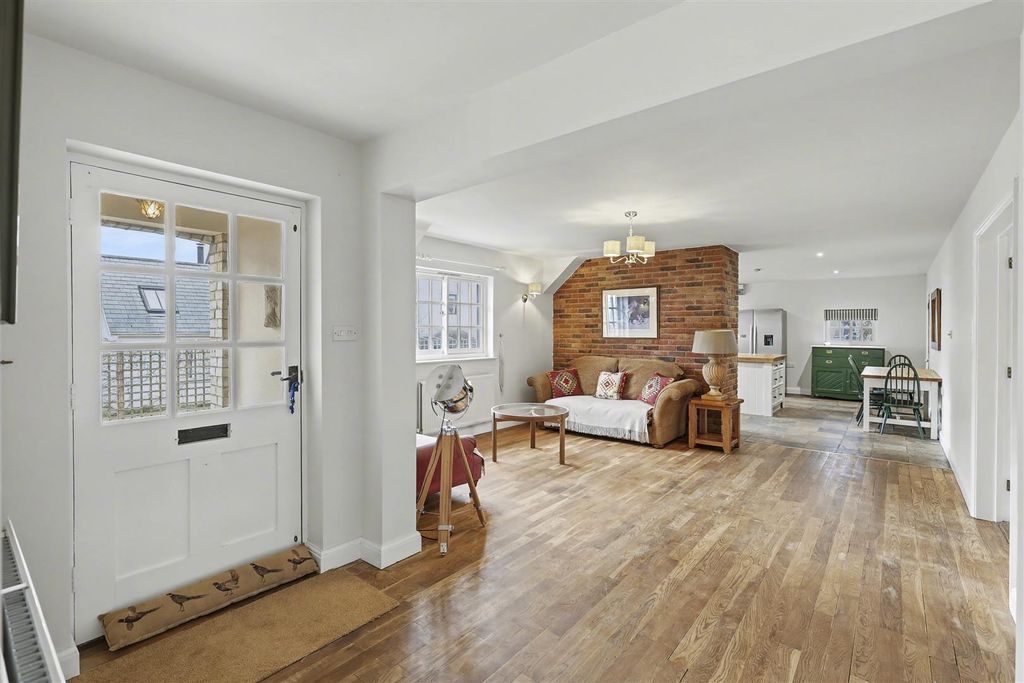 Property photo 3 of 38