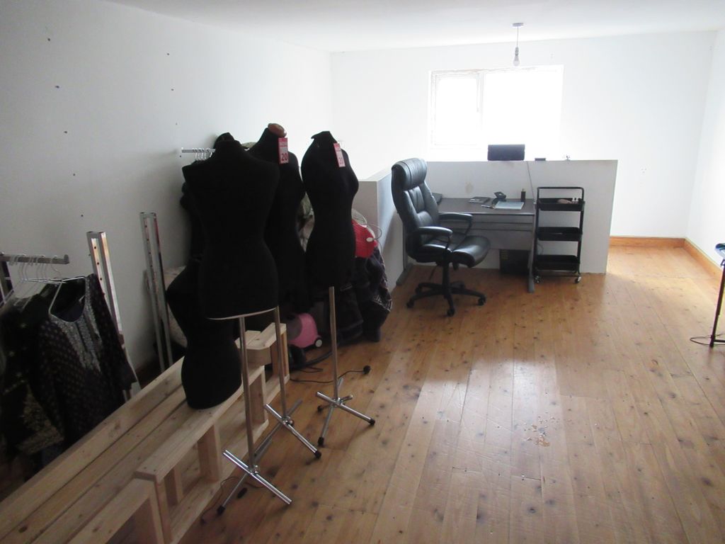 Property photo 3 of 7 Internal