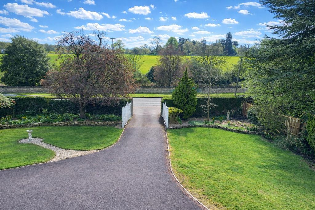 Property photo 1 of 1 Countryside Garden And Driveway View.Png