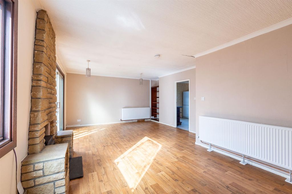 Property photo 2 of 18 S002.Jpg