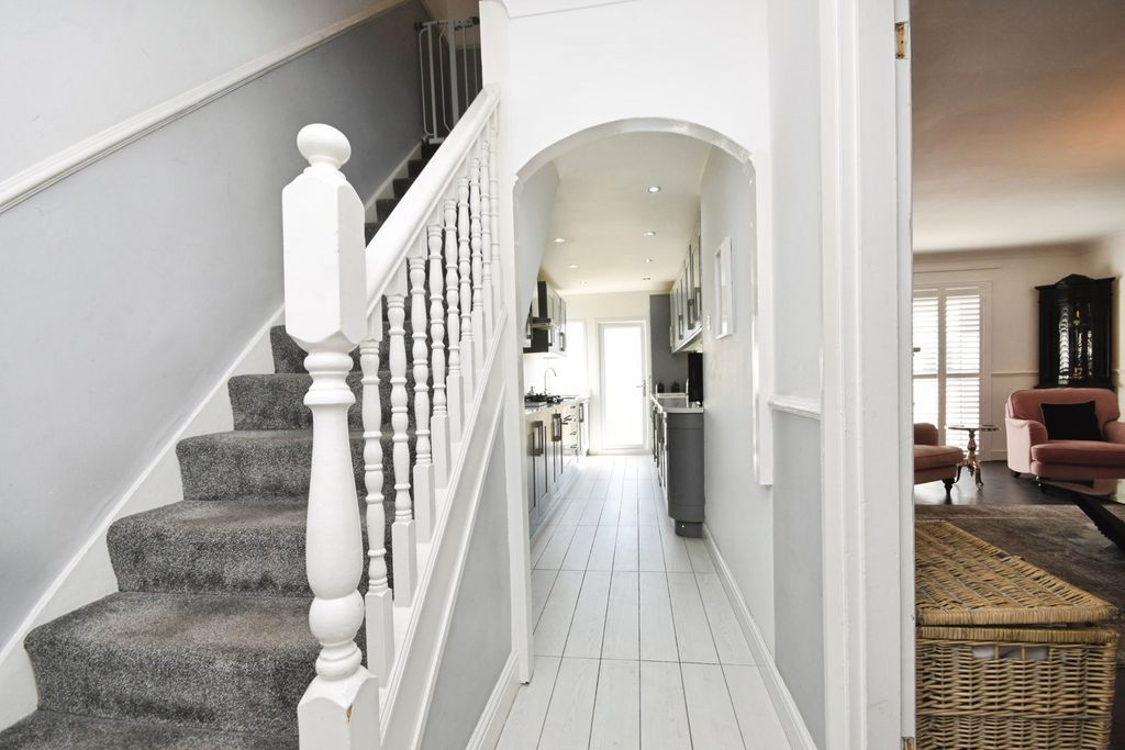 Property photo 2 of 22 Pbox-Img.Jpg