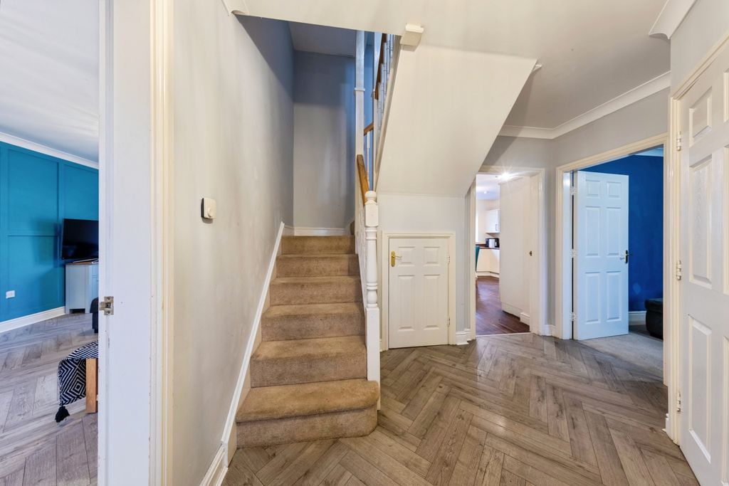 Property photo 2 of 20 Hallway