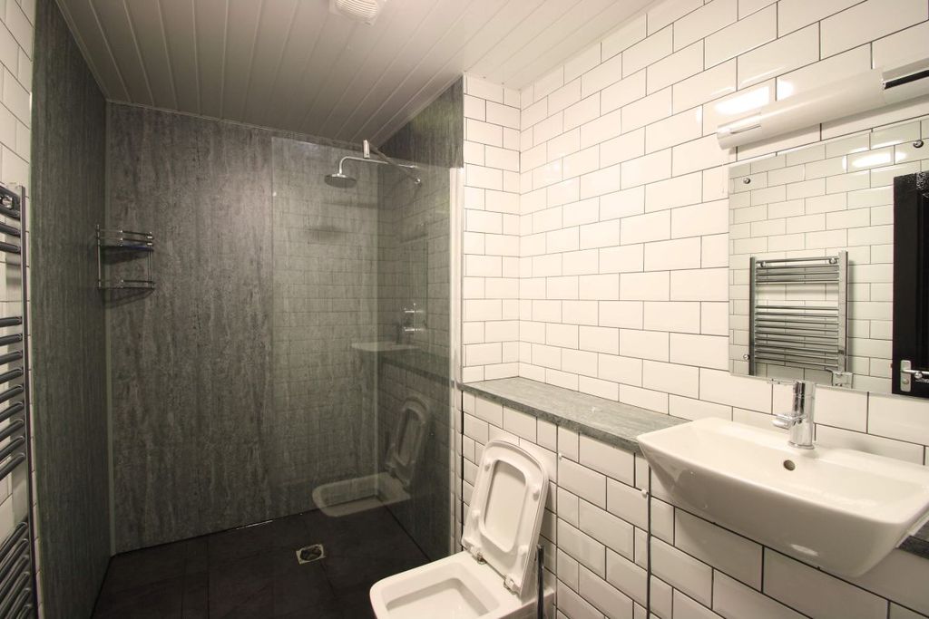 Property photo 3 of 8 Wrf2003