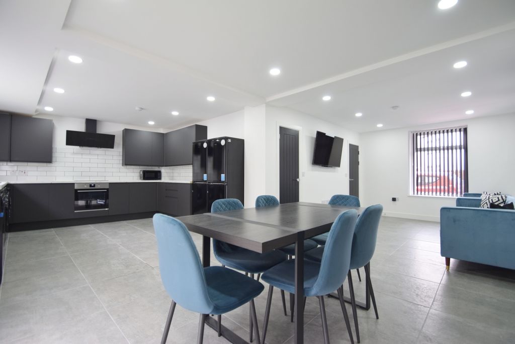 Property photo 1 of 18 Photo 4