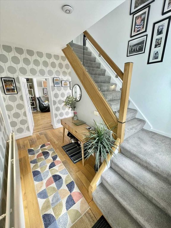 Property photo 2 of 17 Entrance Hall