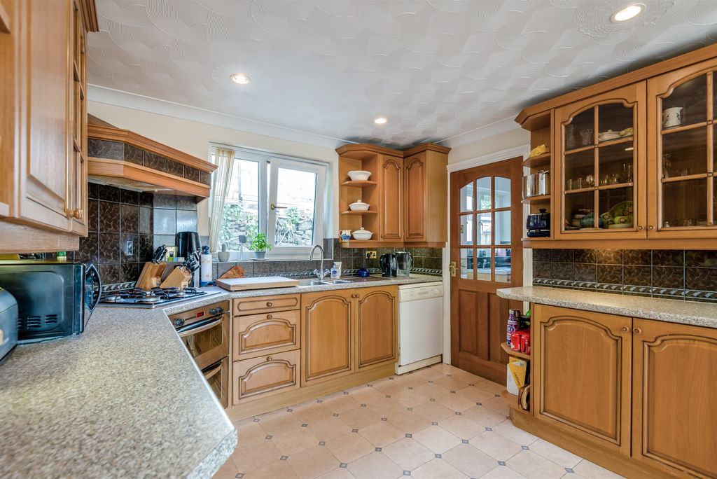 Property photo 2 of 39