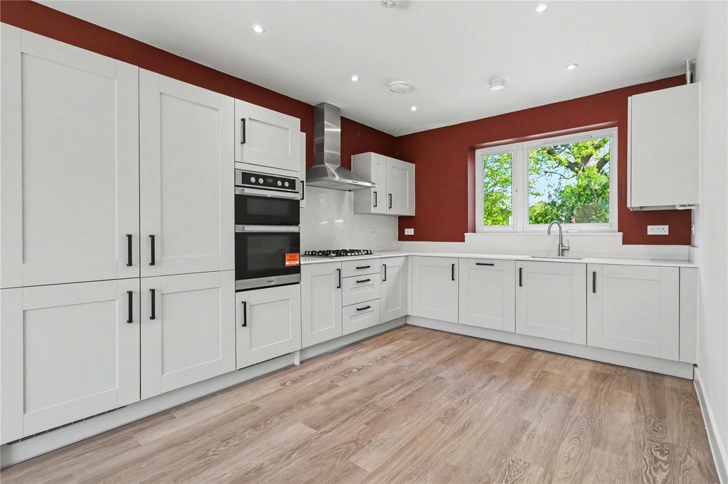 Property photo 3 of 16 Kitchen